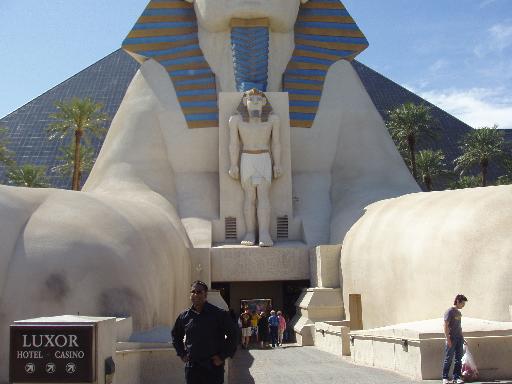 P3300055 Entrance to the Luxor caino/hotel