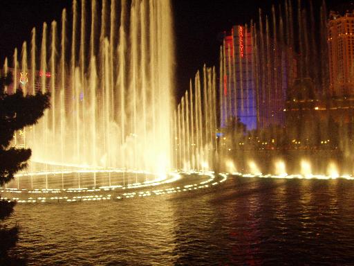 P3300081 Huge fountains timed to music